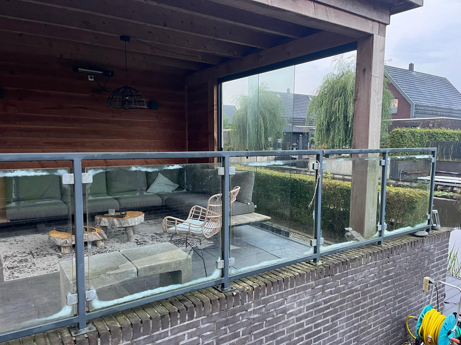 Gelaagd glazen hekwerk met metalen frame 5m bij 1m, Ophalen, Gebruikt, Overige materialen, Overige typen