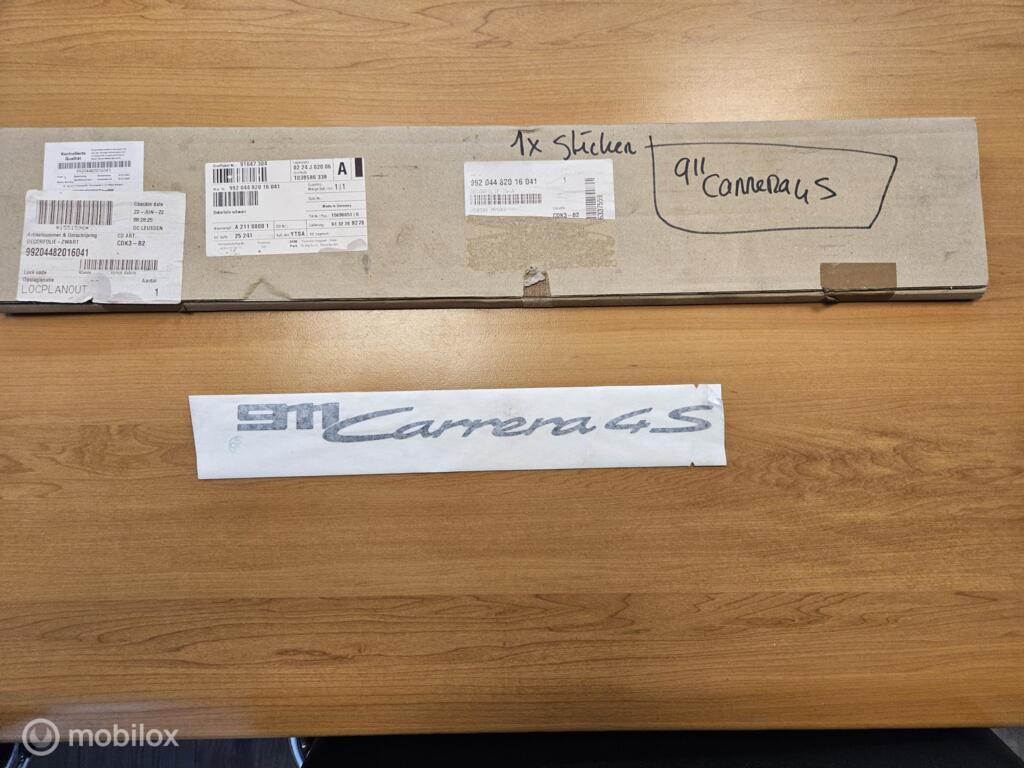 Embleem Porsche  992 4S, Auto-onderdelen, Porsche, Nieuw, Ophalen of Verzenden