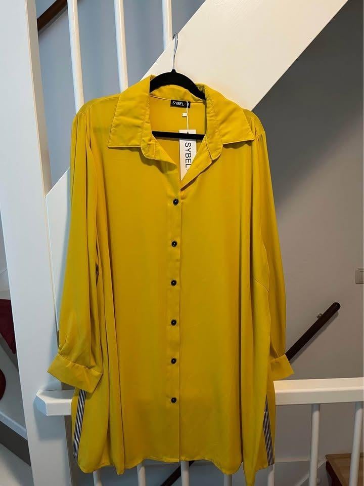 NIEUW Sybel blouse geel met bies 52/54, Kleding | Dames, Verzenden, Nieuw, Zwart, Blouse of Tuniek