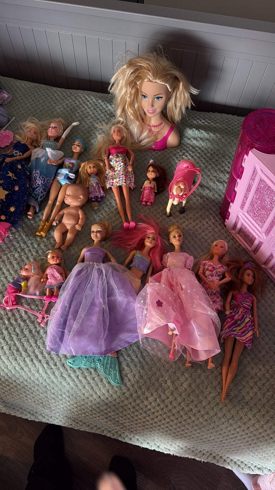 Foto 2 van Grote Barbie collectie met droomkast en accessoires