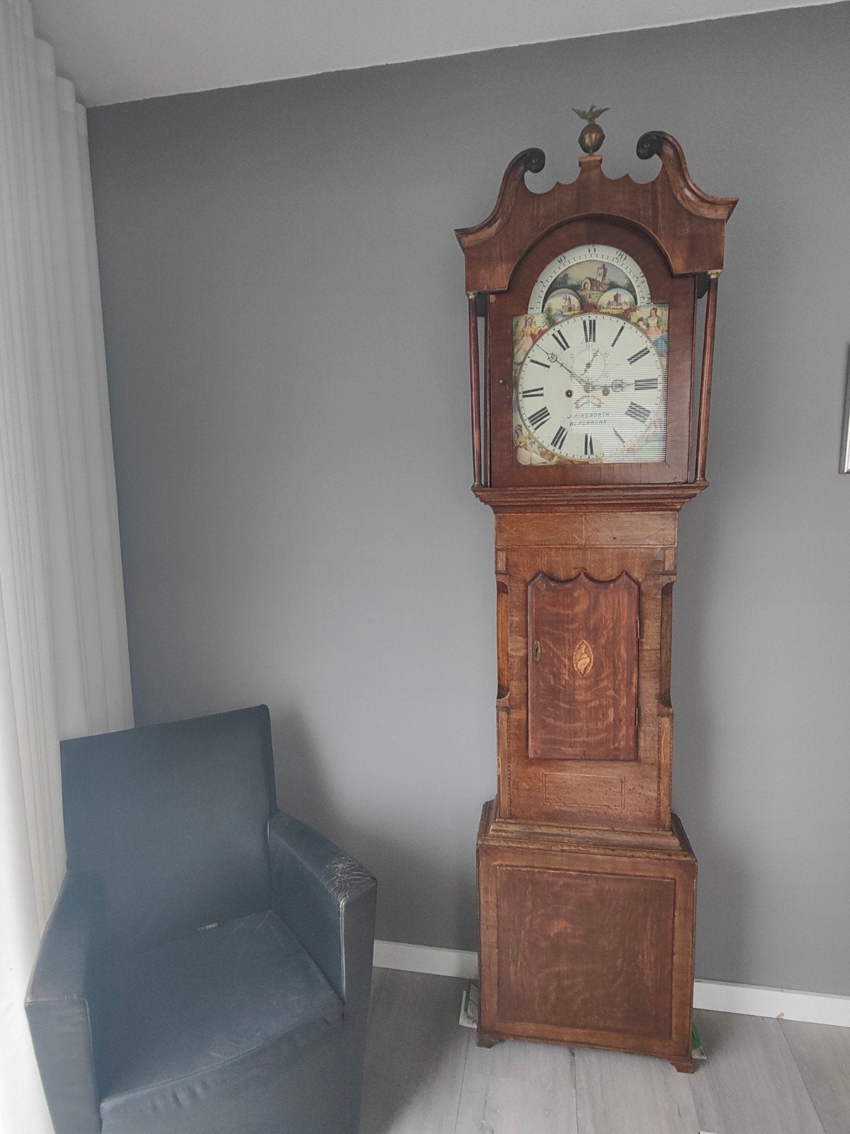 Engels staand horloge, Ophalen