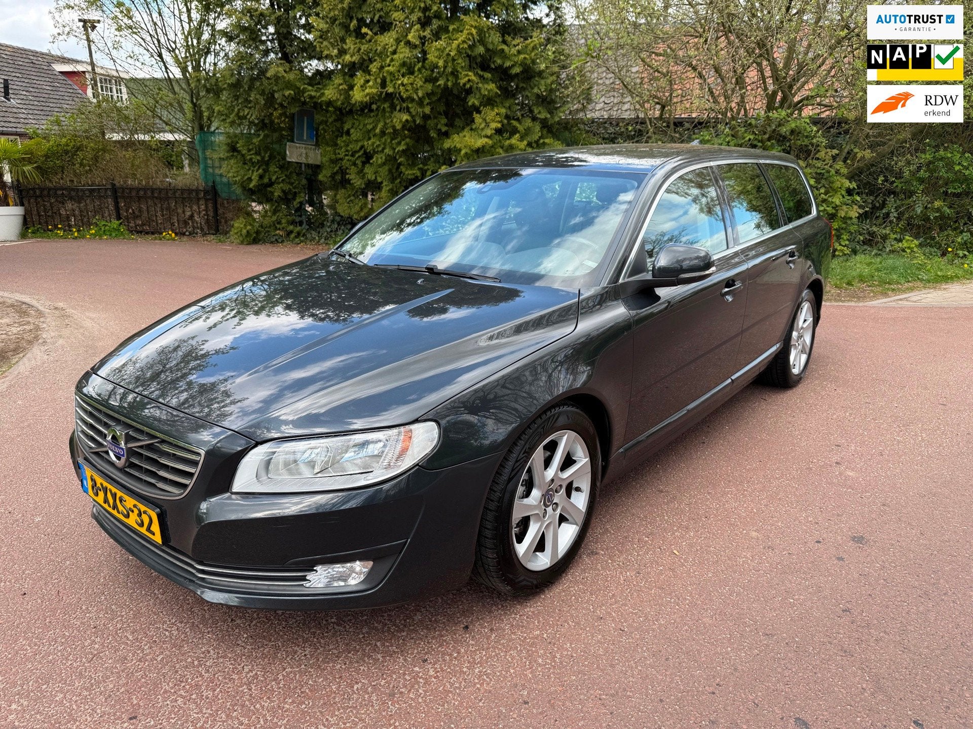 Volvo V70 1.6 D2 Nordic+ Airco / Navi / Leder / NAP, Auto's, Euro 6, 4 cilinders, Diesel, Automatische klimaatregeling