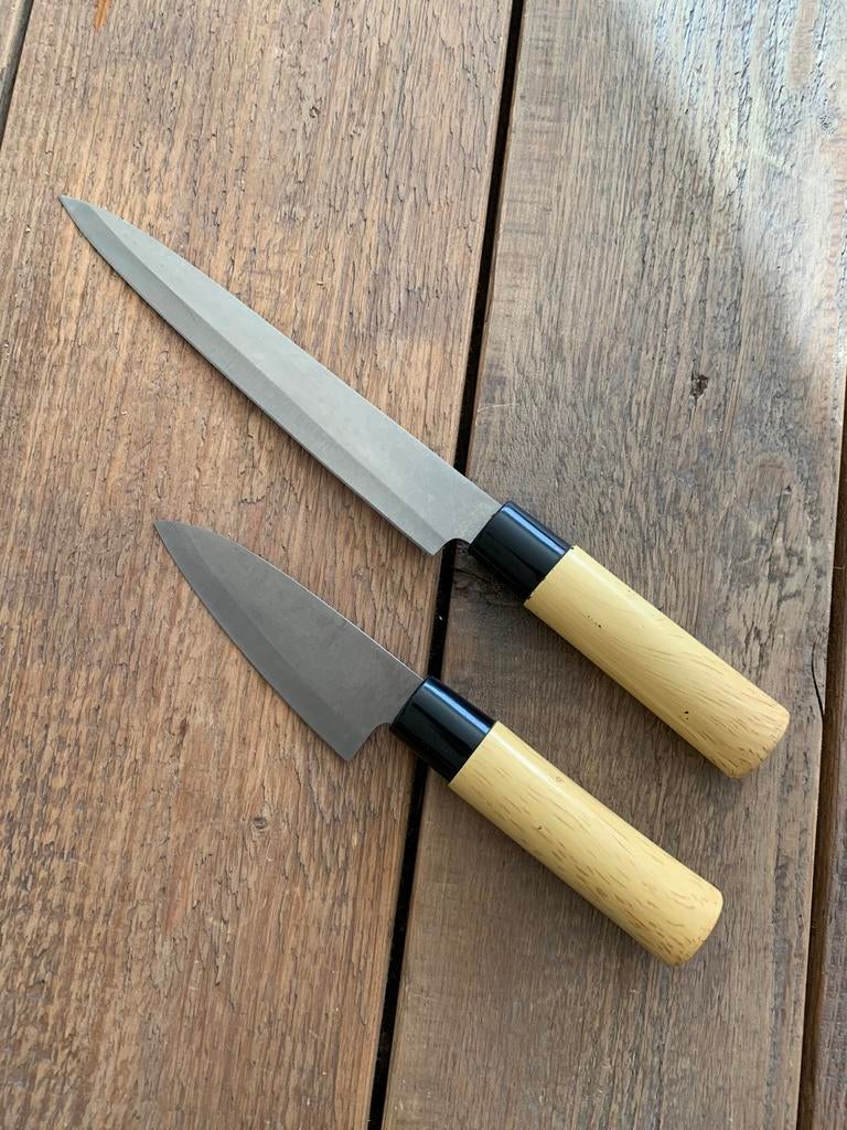 2 goede scherpe keukenmessen met houten handvat, Ophalen of Verzenden, Zo goed als nieuw, Rvs of Chroom, Los bestek