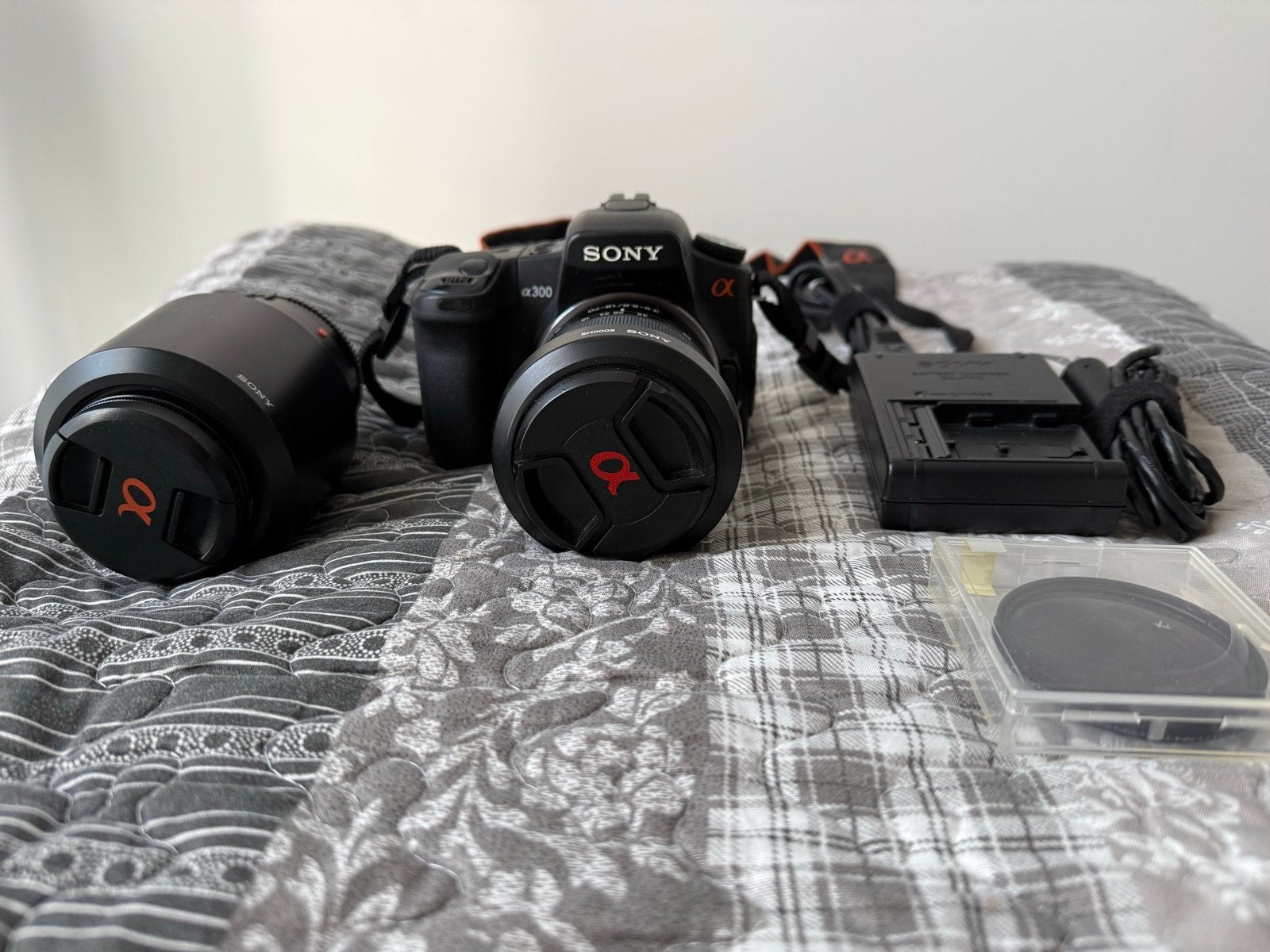 Sony a300 Spiegelreflexcamera met 2 lenzen en accessoires, Audio, Tv en Foto, Ophalen, Gebruikt, Spiegelreflex, Accu