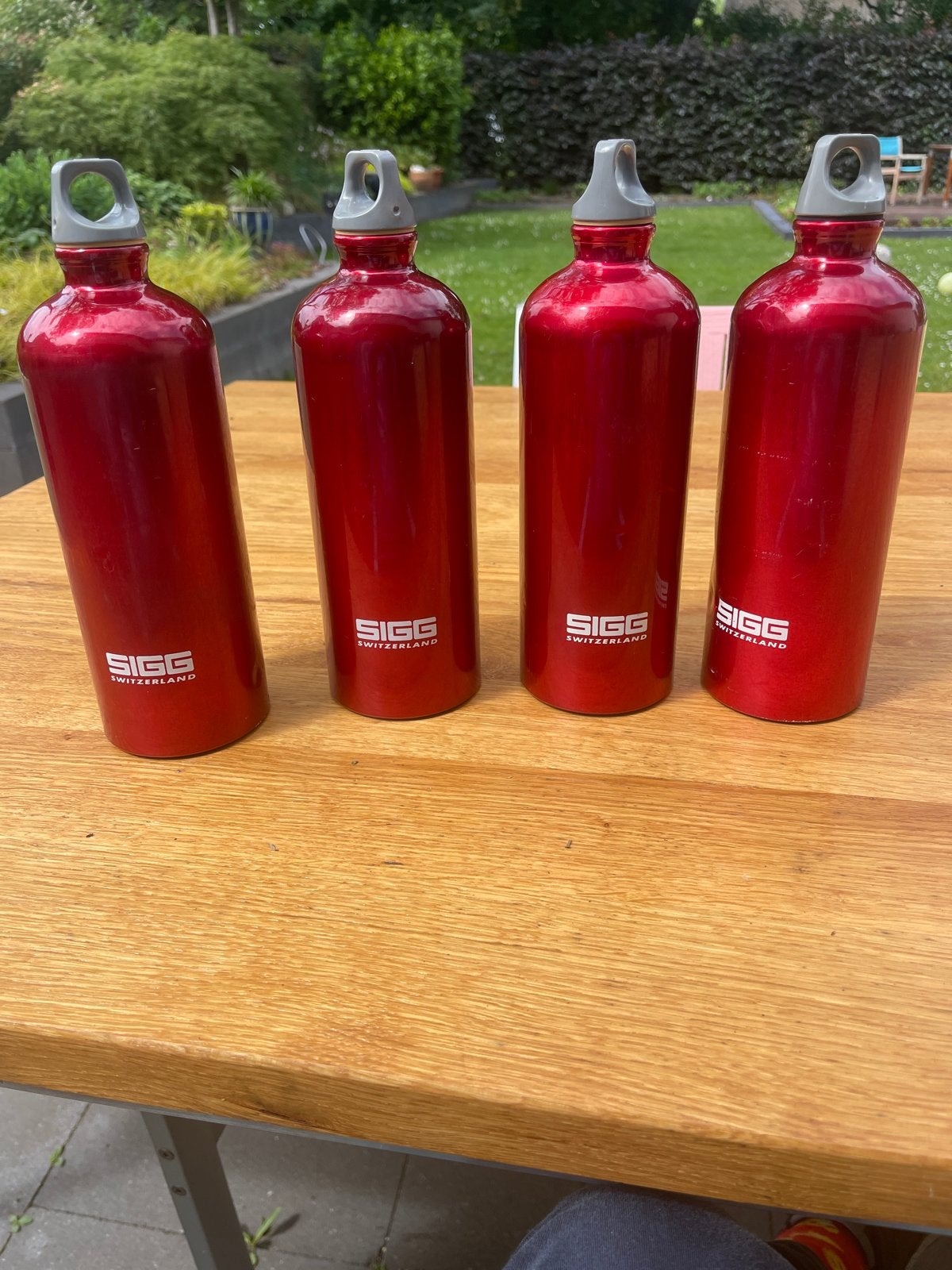4x SIGG Zwitserland drinkflessen - rood, aluminium, Ophalen of Verzenden, Gebruikt