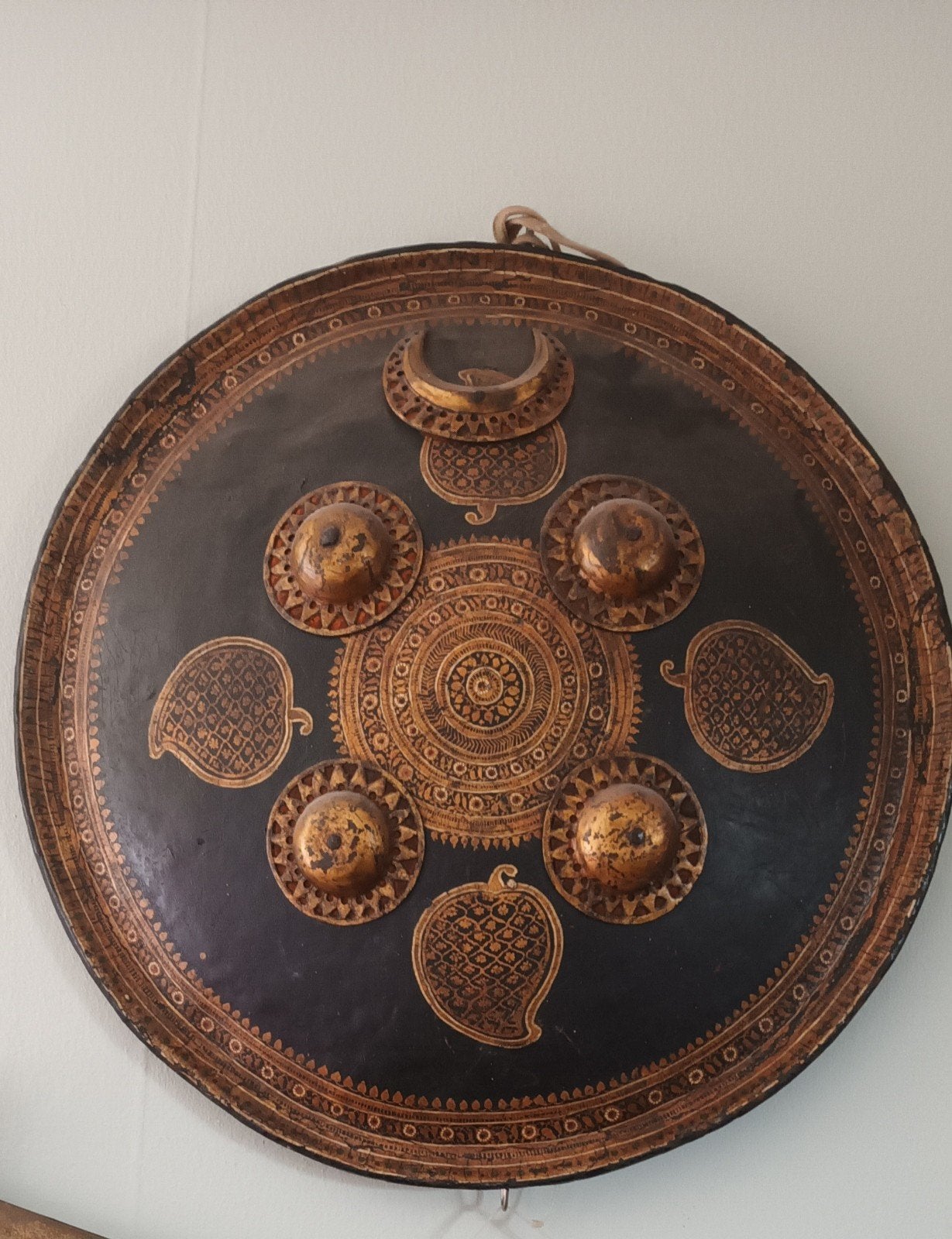 Decoratief Indiaas schild van leer, 40 cm, India, Handgemaakt, Ophalen of Verzenden, Meerkleurig