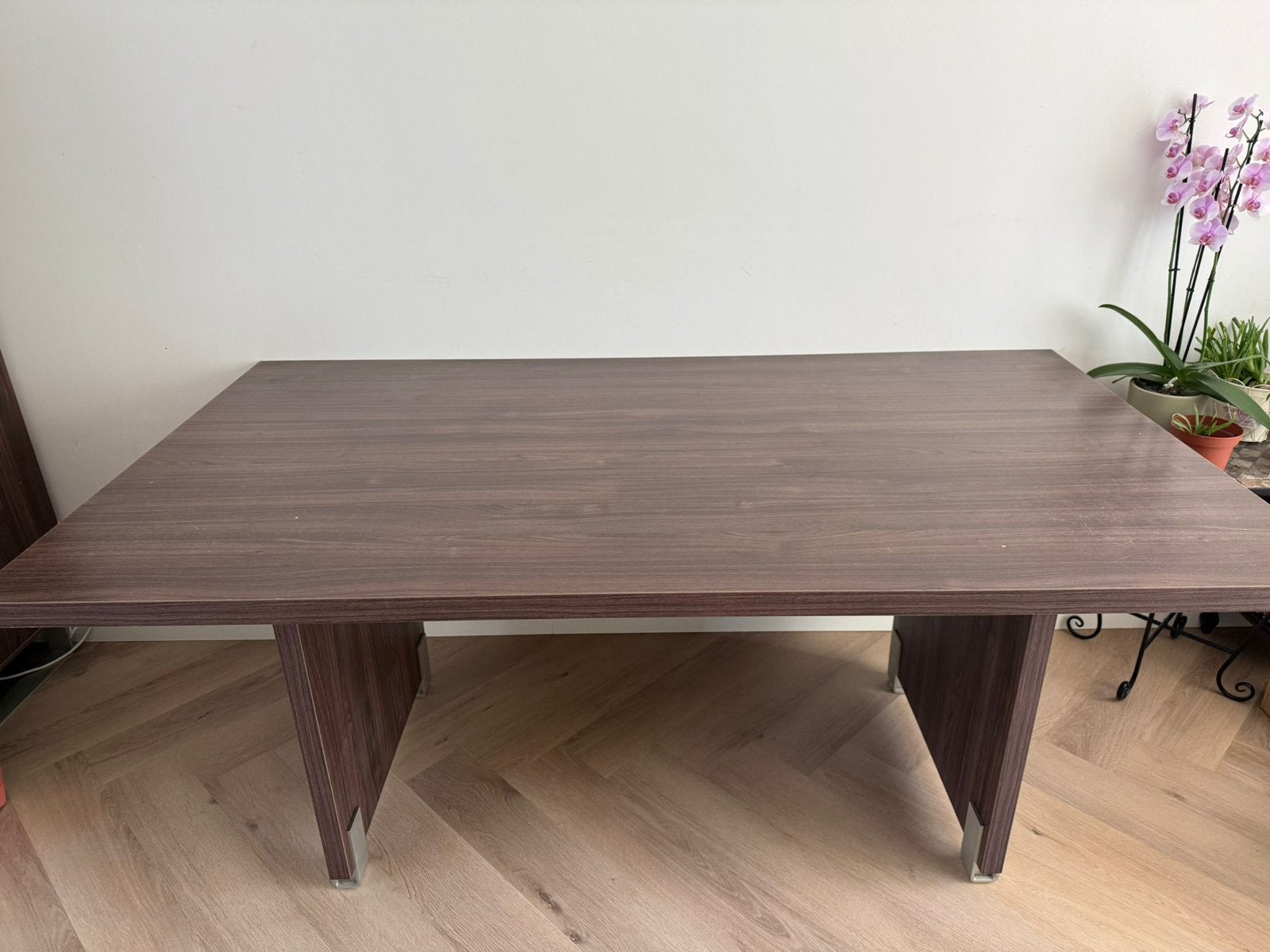 Mooie bruine eettafel te koop moet met spoed weg ‼️‼️, Huis en Inrichting, Tafels | Eettafels, Ophalen, Gebruikt, MDF hout, 50 tot 100 cm