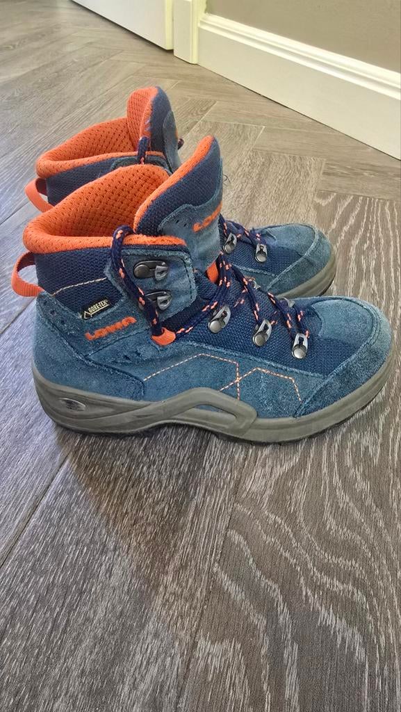 Lowa bergschoenen 33, Ophalen, Gebruikt, Schoenen