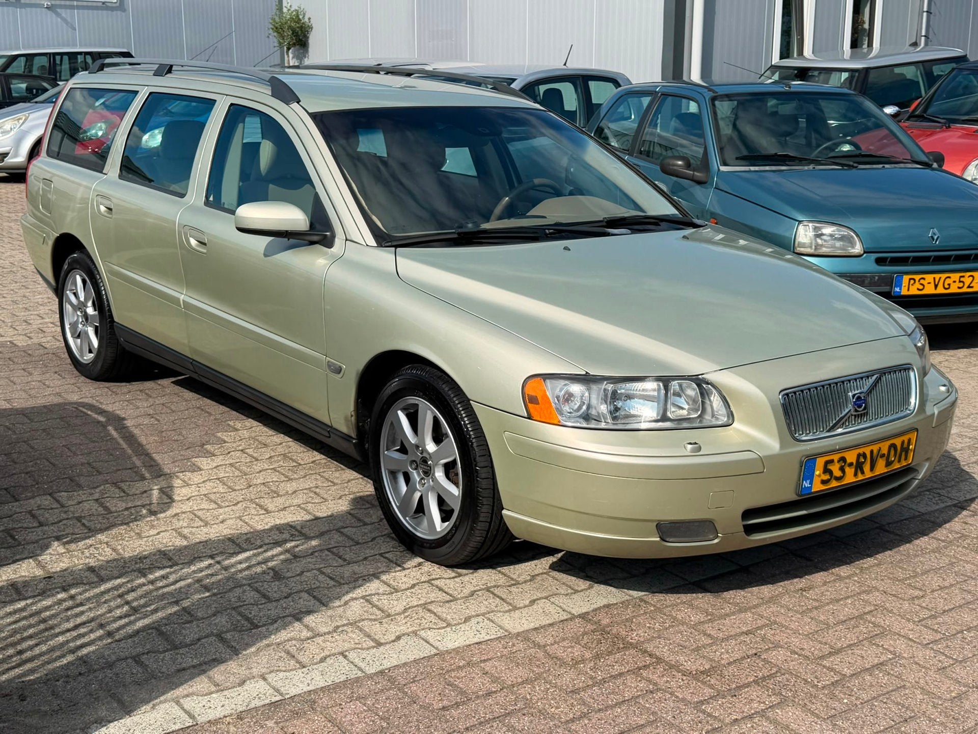 Volvo V70 2.4D Summum 2005 Automaat Nieuwe D-Riem APK 09-27, Diesel, 2401 cc, Stoelverwarming, Onderhoudsboekje