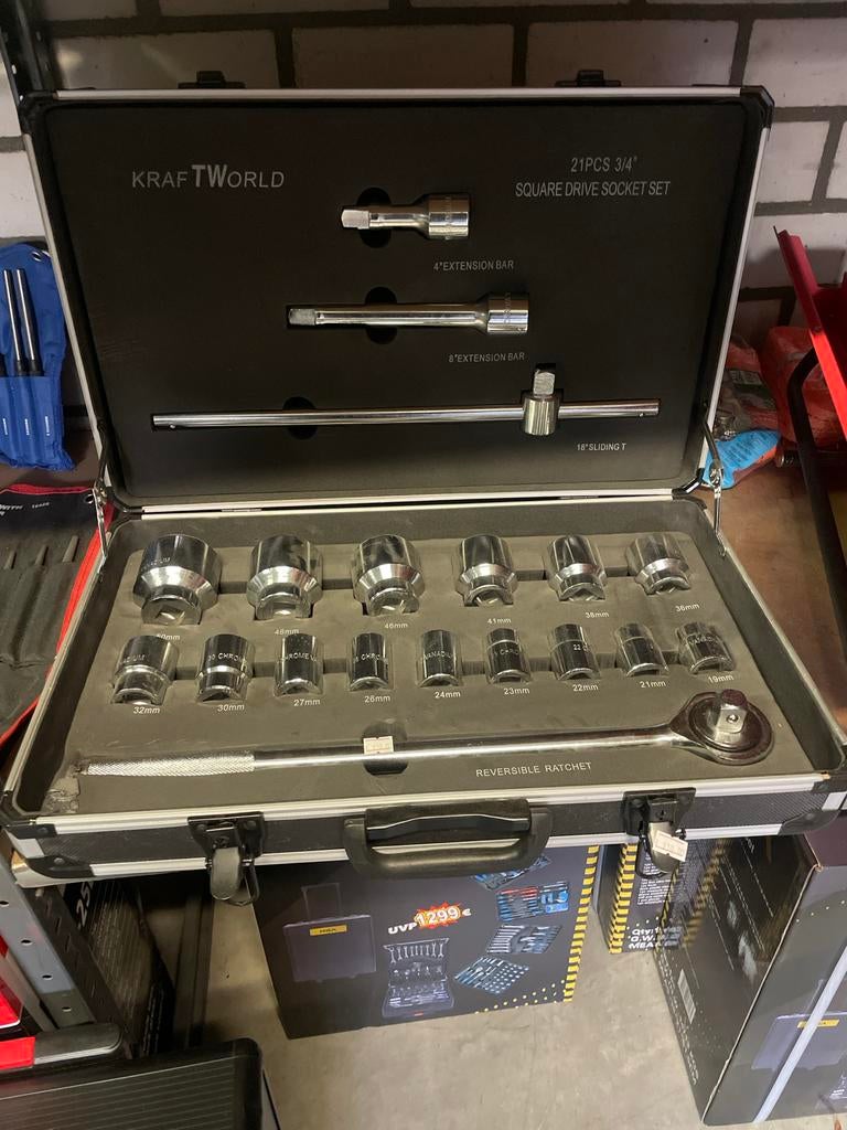 doppenset in metalen koffer nieuw €109,95, Doe-het-zelf en Verbouw, Ophalen, Nieuw