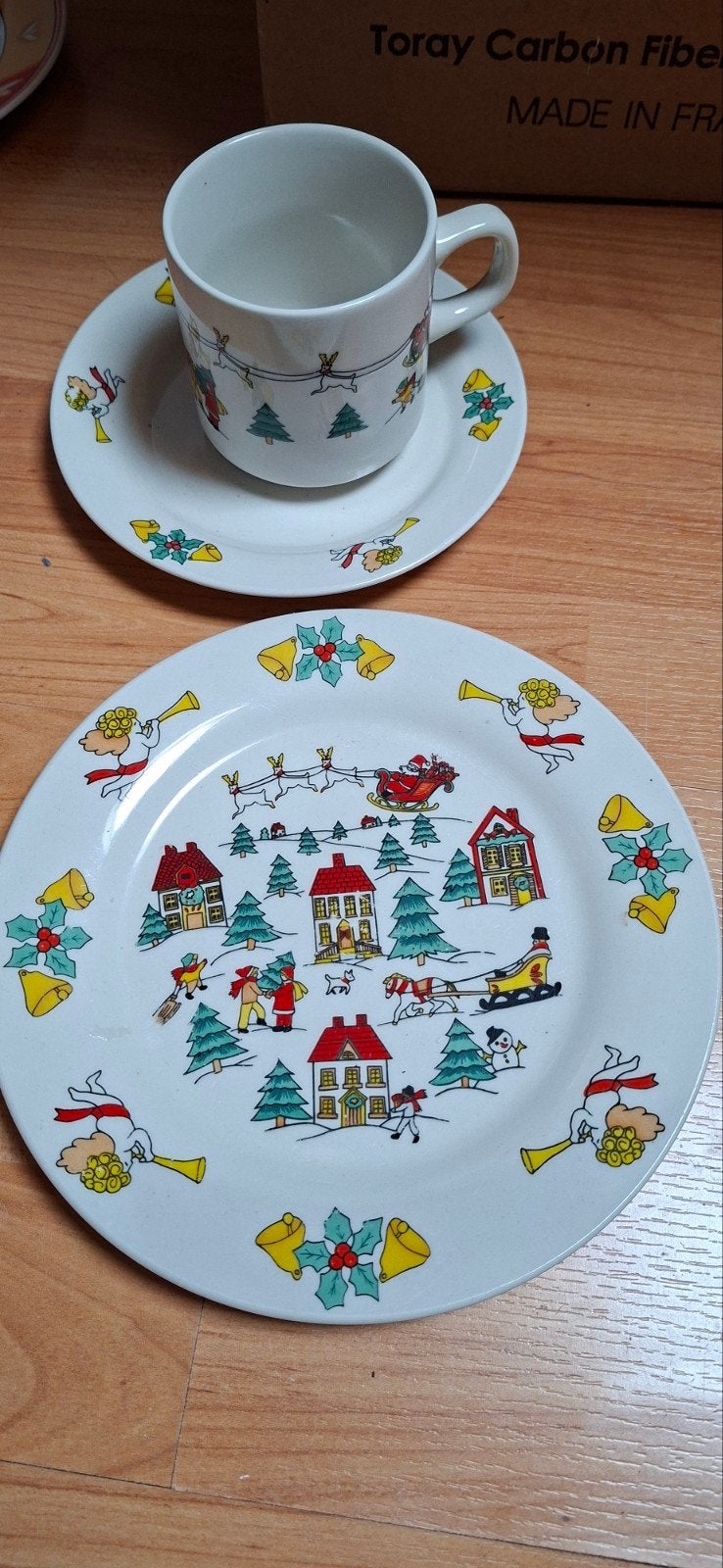 Kerst servies set: bord en kop-en-schotel van alles 4, Huis en Inrichting, Ophalen, Gebruikt, Overige merken, Keramiek