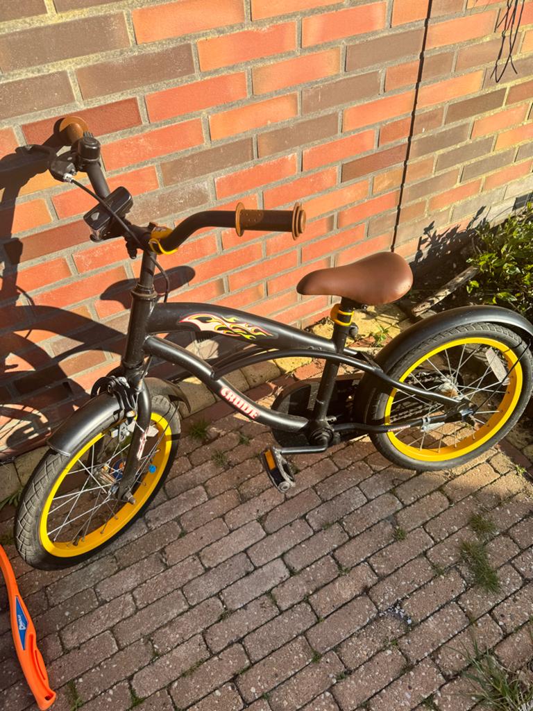 Stoere kinderfiets - Zwart met gele accenten, Fietsen en Brommers, Terugtraprem, Gebruikt, Minder dan 49 cm, Ophalen