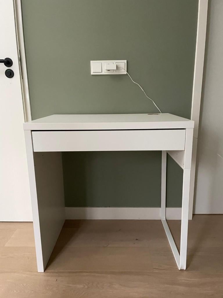 bureau/ kaptafel wit Micke Ikea, Huis en Inrichting, Bureaus, Ophalen, Gebruikt, Kabelgoot, IKEA