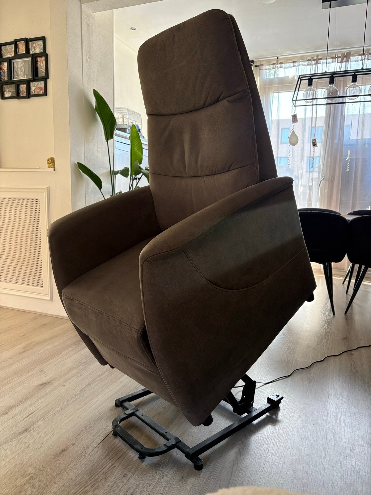 Comfortabele relaxfauteuil met elektrische sta-op functie, Ophalen, Zo goed als nieuw, Stof, 75 tot 100 cm