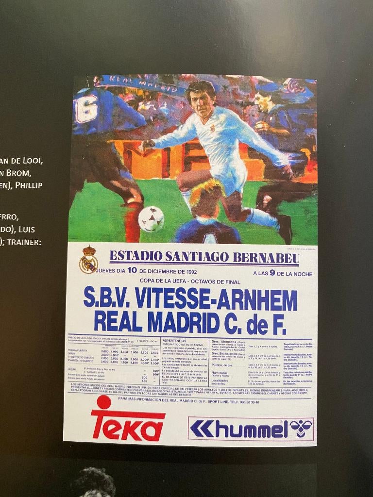 Gezocht: wedstrijdposter Real Madrid - Vitesse 1992, Ophalen of Verzenden, Zo goed als nieuw, Vitesse, Vaantje of Sjaal