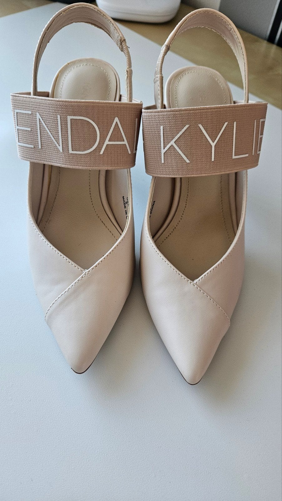 Kendall + Kylie Pumps - Maat 37, Ophalen of Verzenden, Zo goed als nieuw, Beige