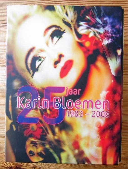 7-dvd box met boekje 25 jaar Karin Bloemen 1983-2008, Alle leeftijden, Ophalen, Zo goed als nieuw, Stand-up of Theatershow