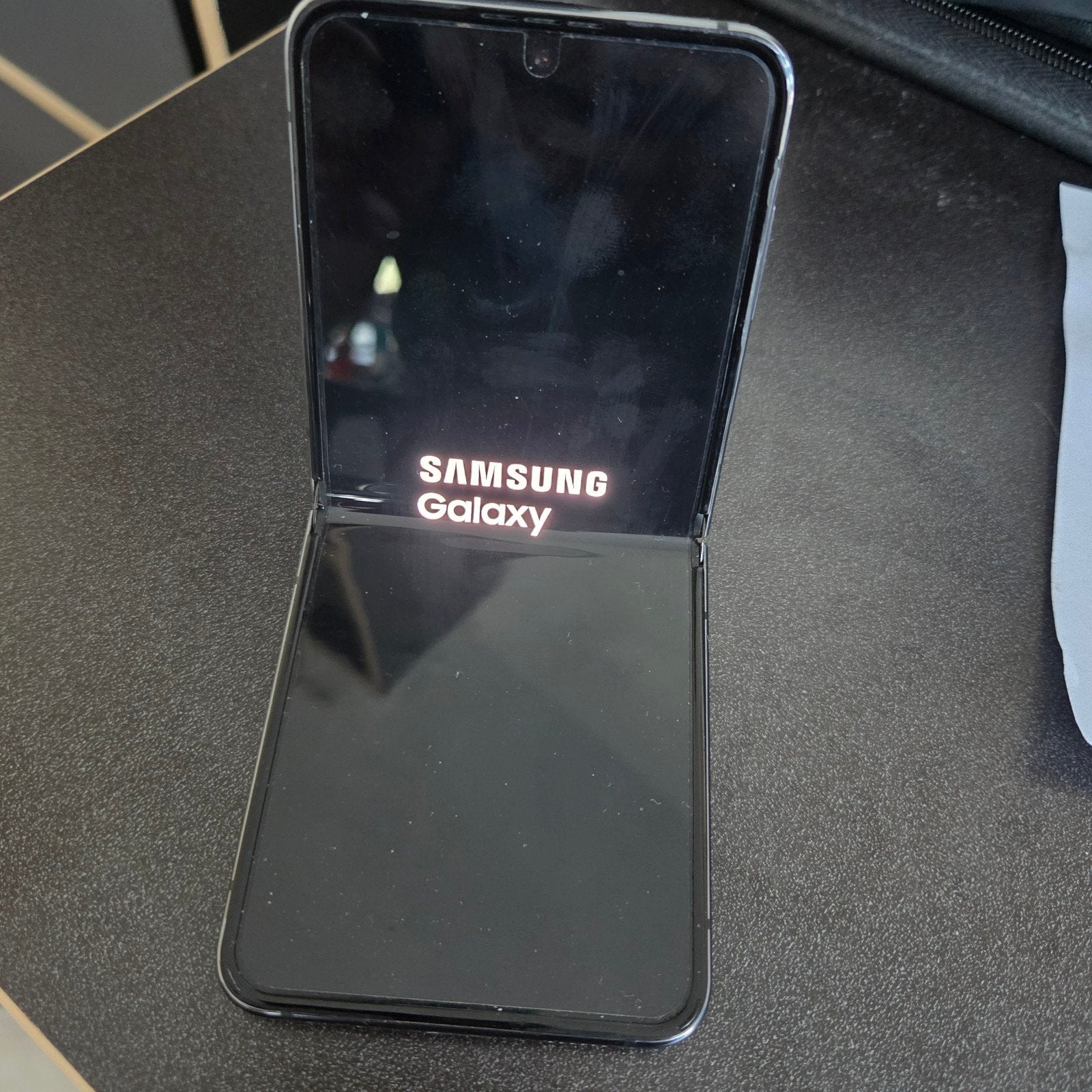 Samsung Galaxy Z Flip5 - Zo goed als nieuw, Telecommunicatie, Mobiele telefoons | Samsung, Ophalen, Overige kleuren, Touchscreen