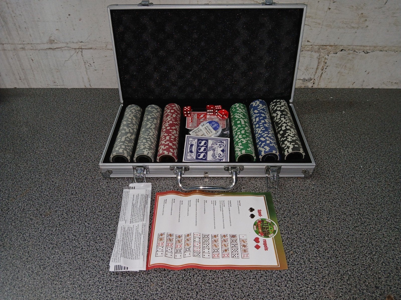 Pokerset met koffer, Vijf spelers of meer, Ophalen of Verzenden, Gebruikt, Onbekend