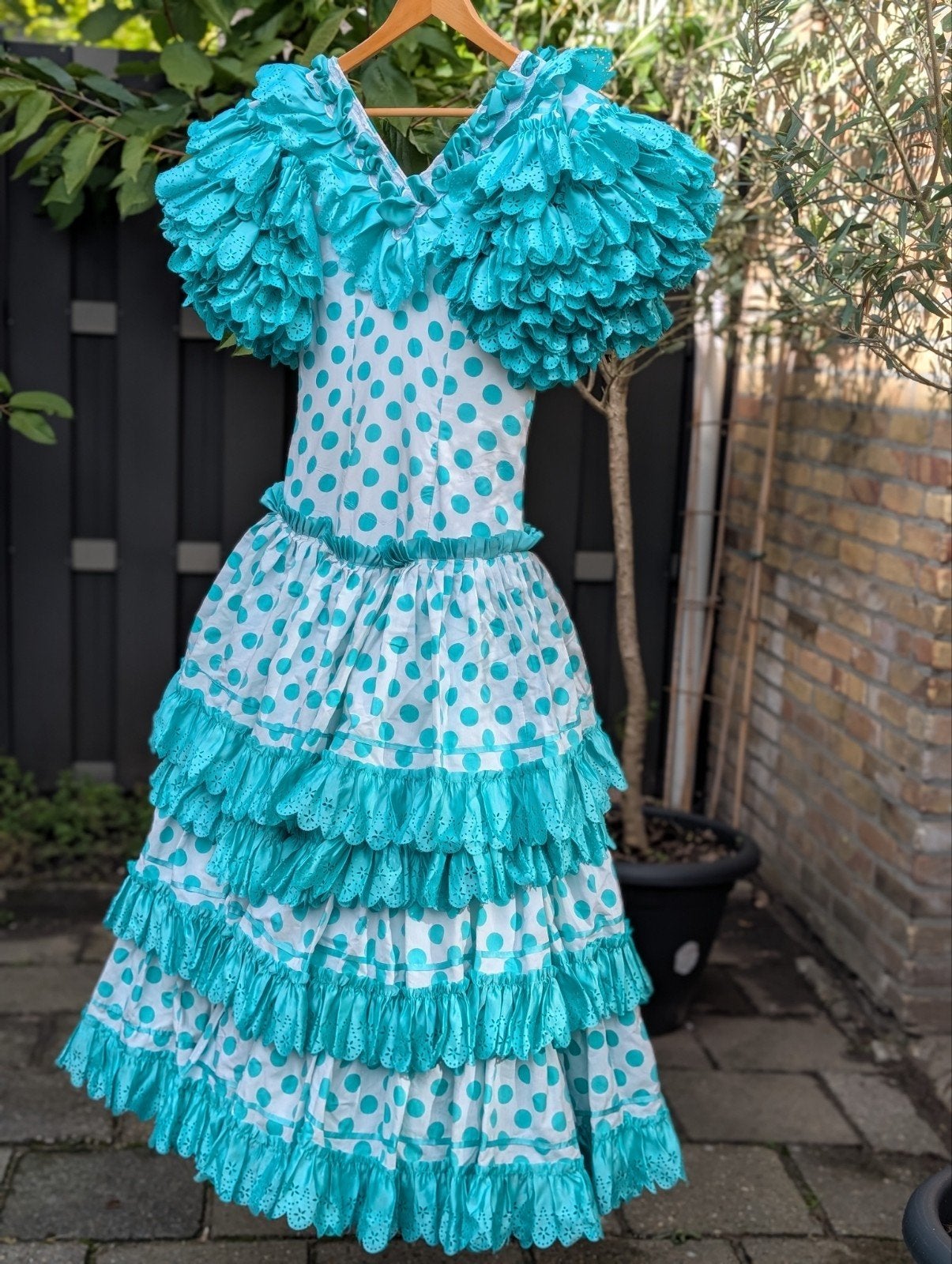 Flamenco jurk turquoise met witte stippen, Kleding | Dames, Maat 38/40 (M), Galajurk, Meerkleurig, Ophalen of Verzenden