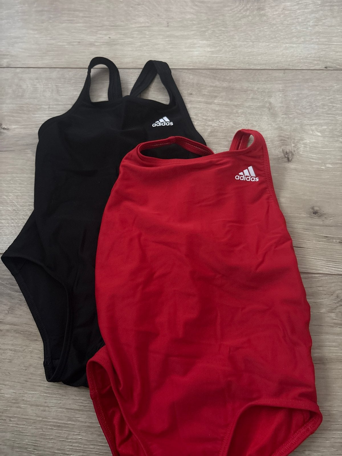 Adidas badpakken - Zwart en Rood (maat 104 en 116), Kleding | Dames, Ophalen of Verzenden, Zo goed als nieuw, Zwart, Badpak