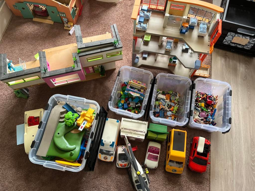 Playmobil kinderziekenhuis, moderne villa en nog veel meer, Kinderen en Baby's, Speelgoed | Playmobil, Ophalen, Gebruikt