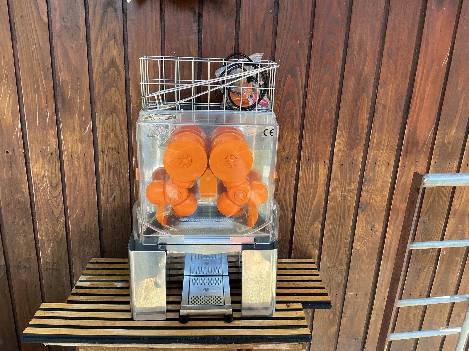 Automatische Sinaasappelpers - Model 2000E-2z. Zie foto,s, Ophalen, Zo goed als nieuw, Elektrisch, Citruspers