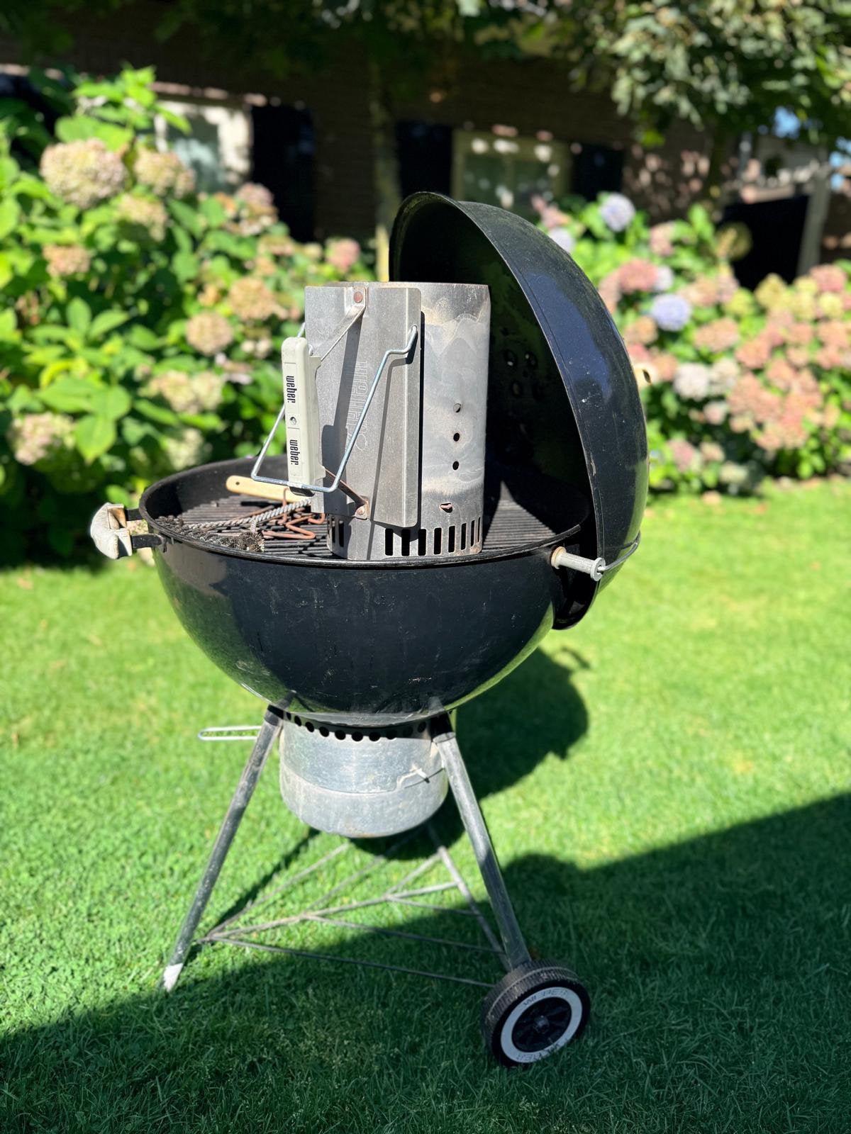 Weber Original Kettle Premium 57 cm – nette staat, Tuin en Terras, Houtskoolbarbecues, Ophalen, Gebruikt