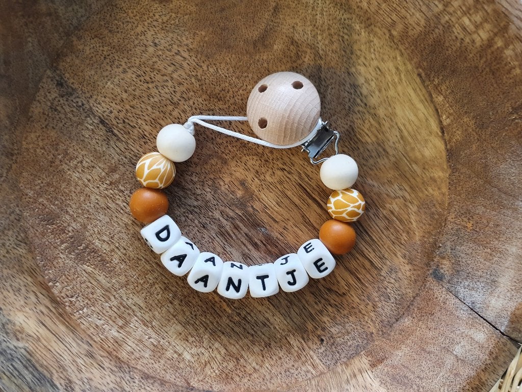 speenkoord giraffe met of zonder naam 10,95, Ophalen of Verzenden, Nieuw, Kraamcadeau