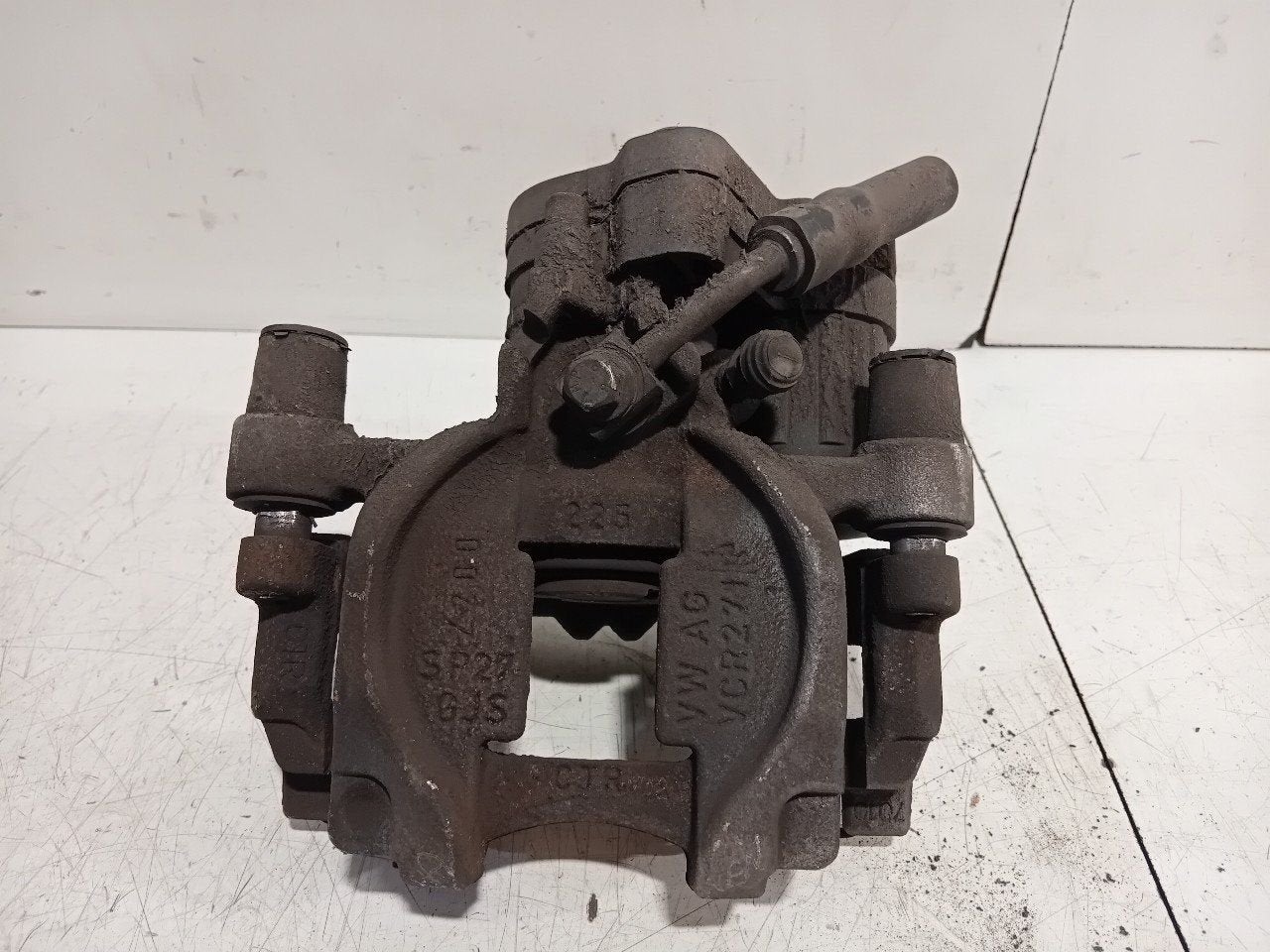 Remklauw links achter Audi A3, Auto-onderdelen, Onderdelen@venauto.nl, Van der Ven Autorecycling B.V., Gebruikt, Ettenseweg 76, 4706 PB Roosendaal, The Netherlands