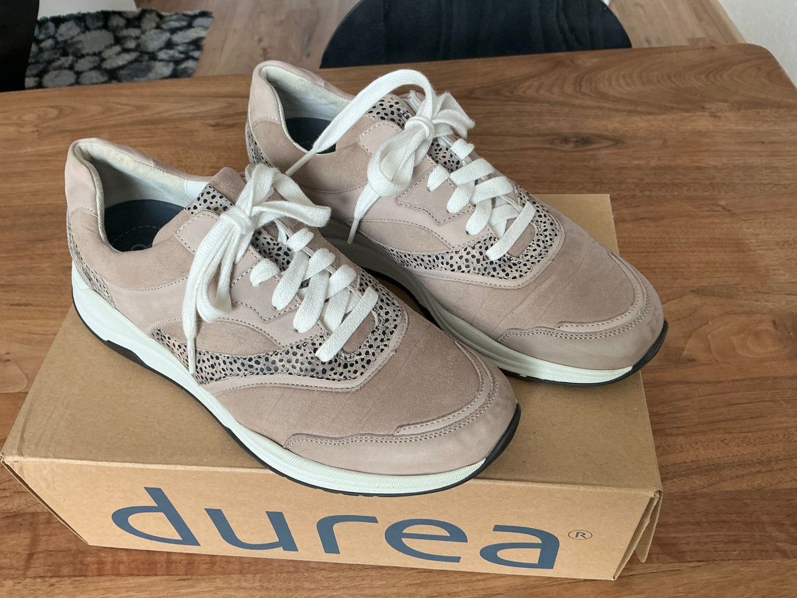 Te koop Durea sneakers dames maat H 7, Ophalen of Verzenden, Zo goed als nieuw, Beige, Sneakers of Gympen