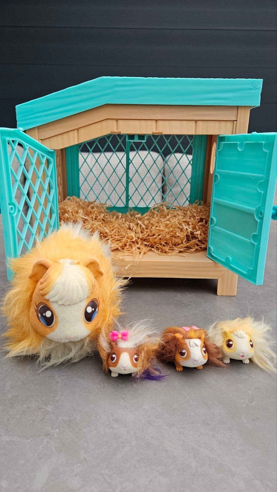 Te Koop Cavia's incl huisje little live pets mama surprice, Kinderen en Baby's, Ophalen of Verzenden, Zo goed als nieuw, Poppenhuis