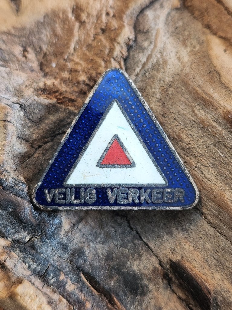 Speldje - emaille - Veilig Verkeer Nederland, Ophalen of Verzenden, Gebruikt, Overige onderwerpen, Speldje of Pin
