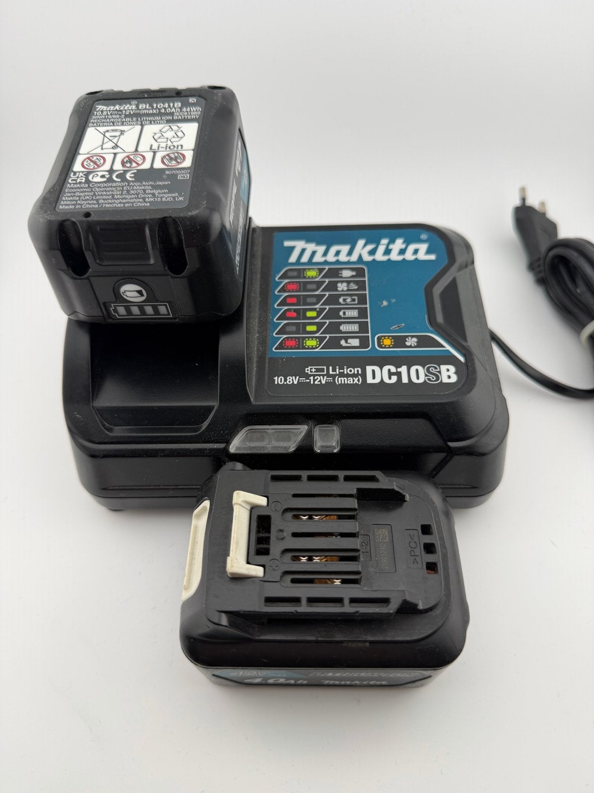 Makita DC10SB Oplader met 2x BL1041B 12V Max 4.0Ah Accu's, Ophalen of Verzenden, Gebruikt