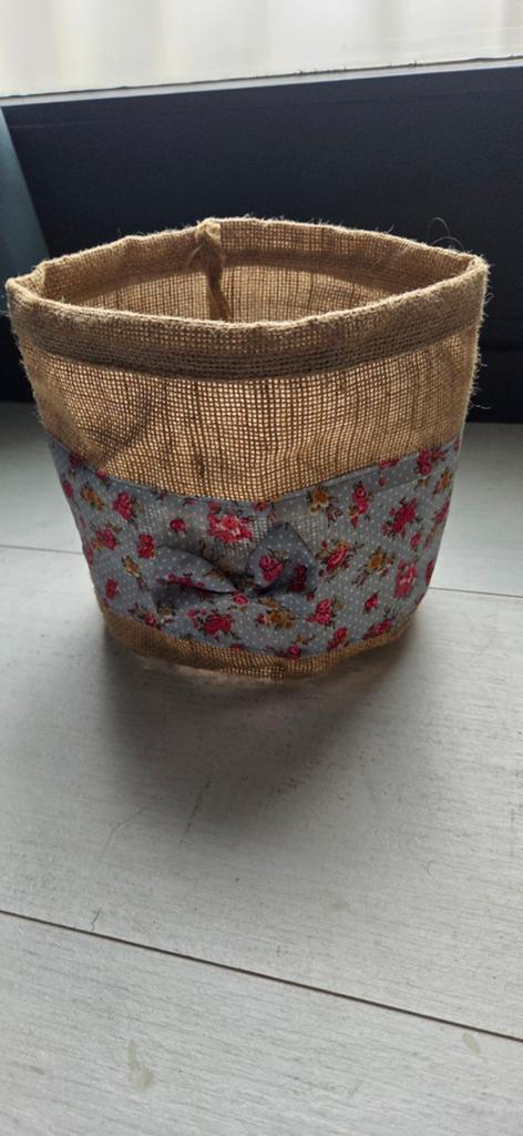 Schattig jute mandje met bloemenprint - 19cm hoog, Ophalen of Verzenden