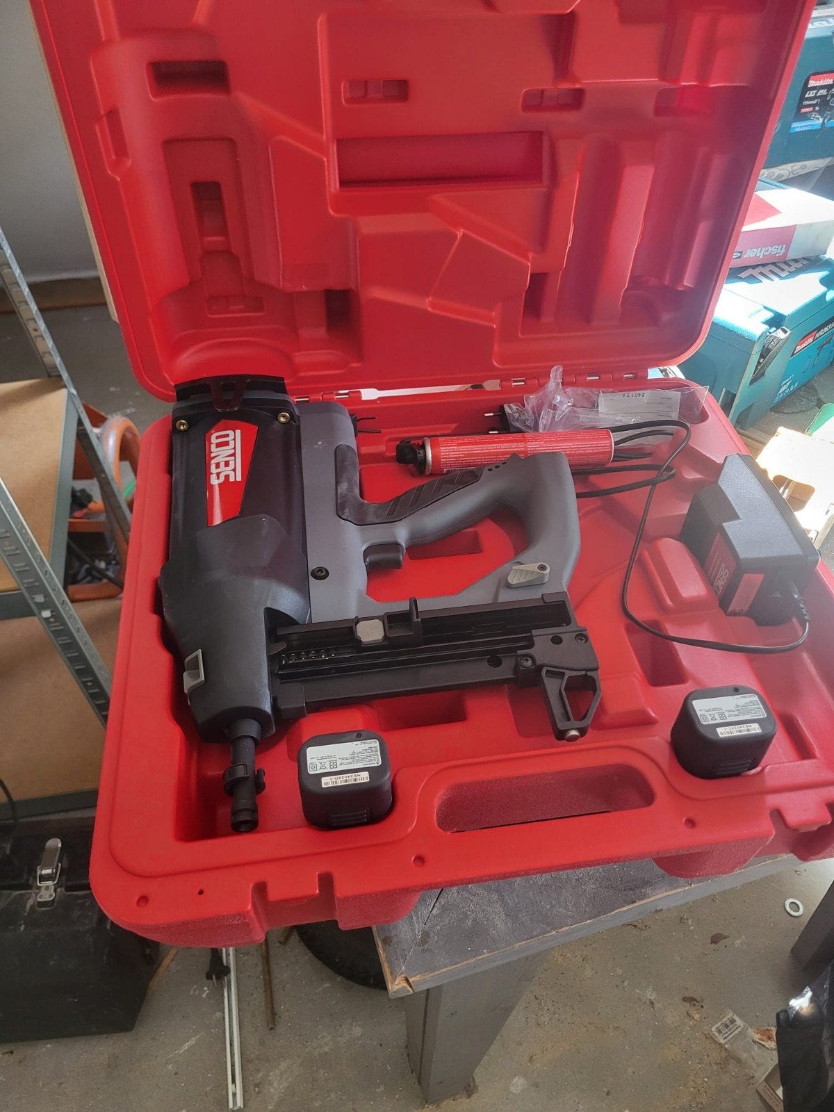 Senco betonnagelmachine met koffer en accessoires, Ophalen, Zo goed als nieuw