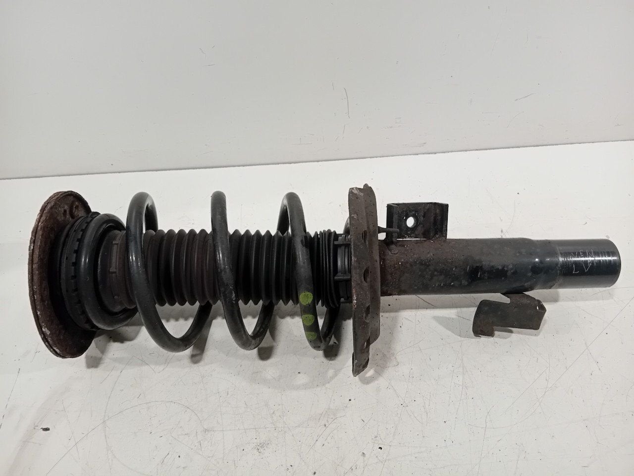Veerpoot links voor Volvo V60, Onderdelen@venauto.nl, Van der Ven Autorecycling B.V., Gebruikt, Ettenseweg 76, 4706 PB Roosendaal, The Netherlands