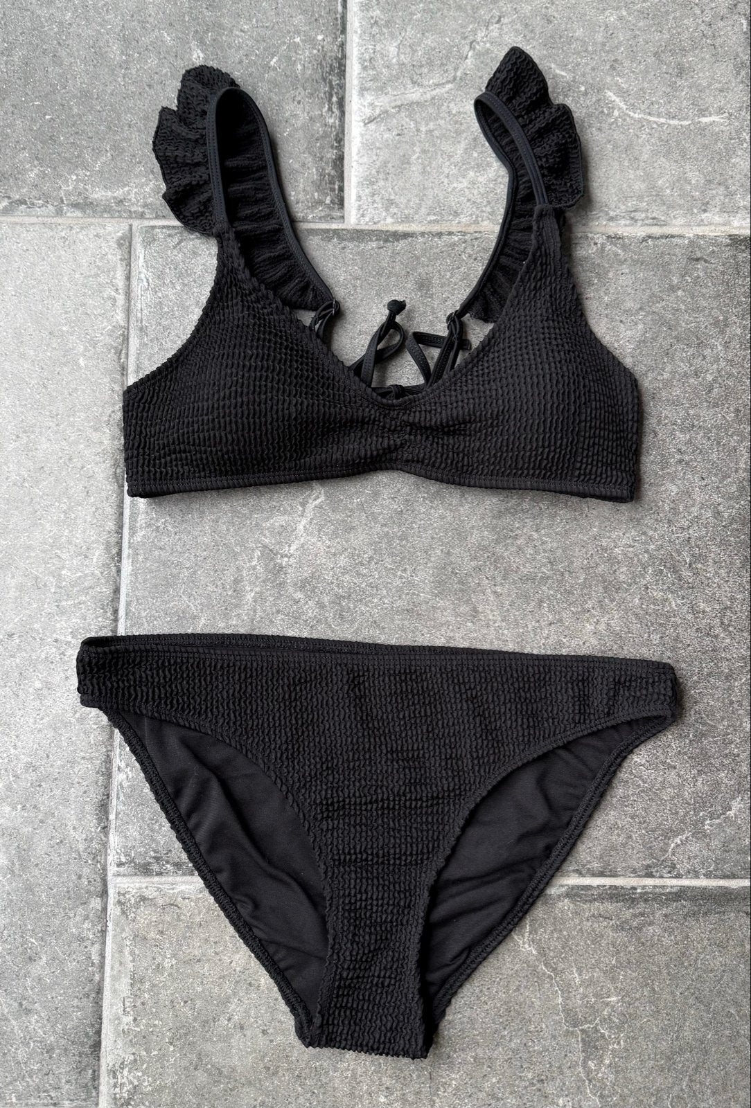 Zwarte bikini met ruches, Verzenden, Zo goed als nieuw, Zwart, Bikini