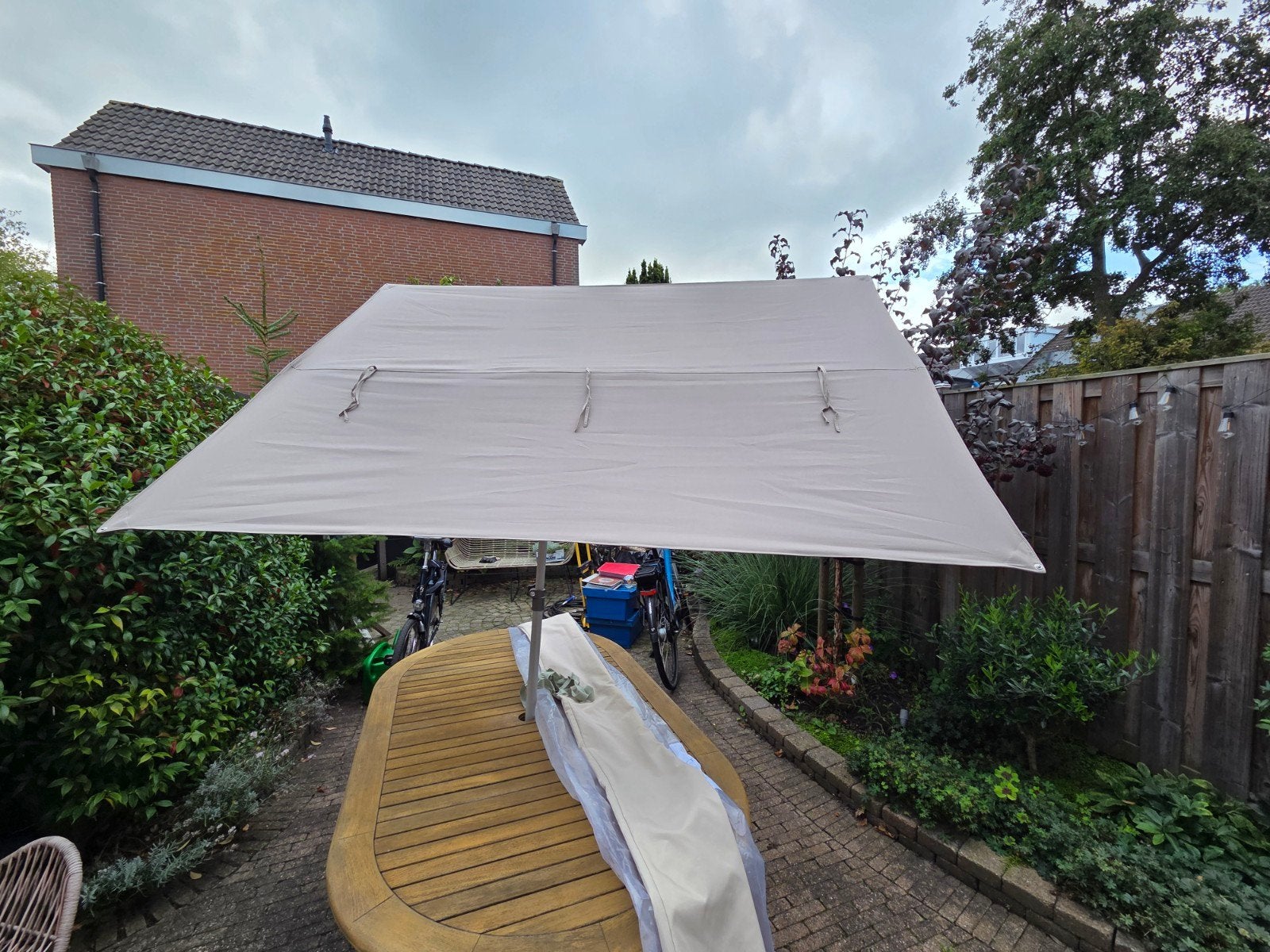 Balkonparasol 2.10x1.5m, max. hoogte 2.60m, Tuin en Terras, Ophalen, Zo goed als nieuw, 2 tot 3 meter, Muurparasol
