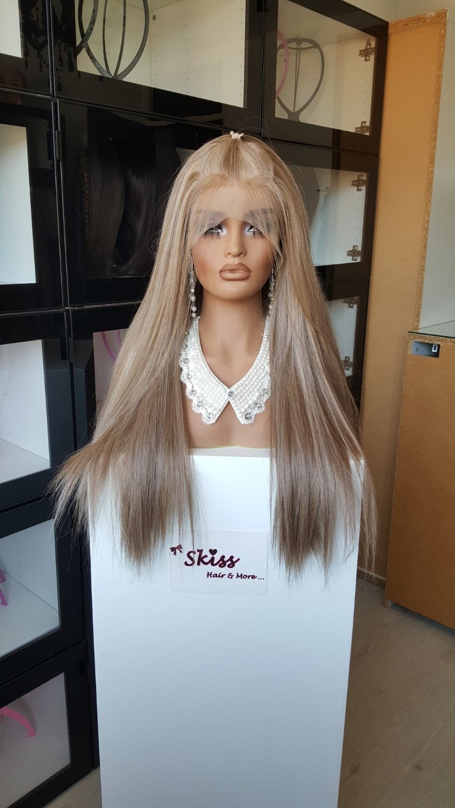 Luxe Lace Pruik: Gemêleerd licht bruin met plukjes - Stijl, Ophalen of Verzenden, Nieuw, Pruik of Haarverlenging