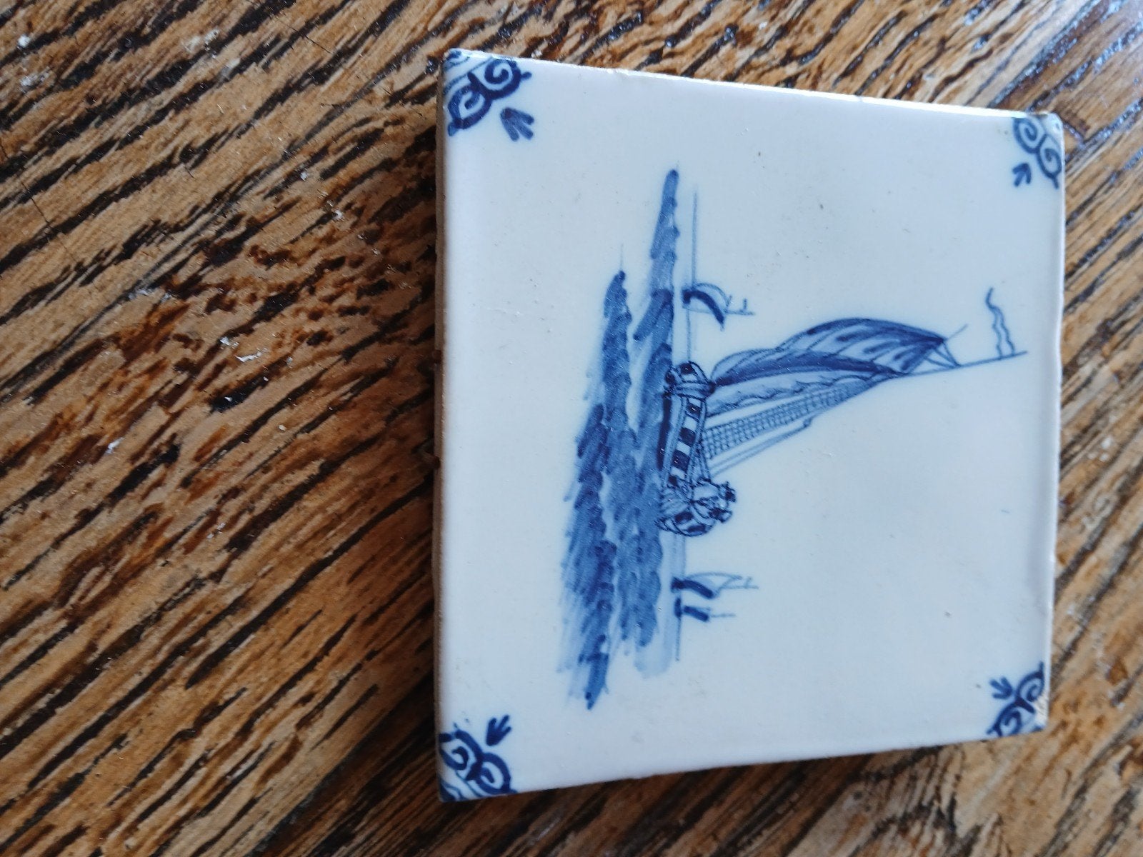 Delfts blauw tegeltje met Hollandse molen, Ophalen of Verzenden