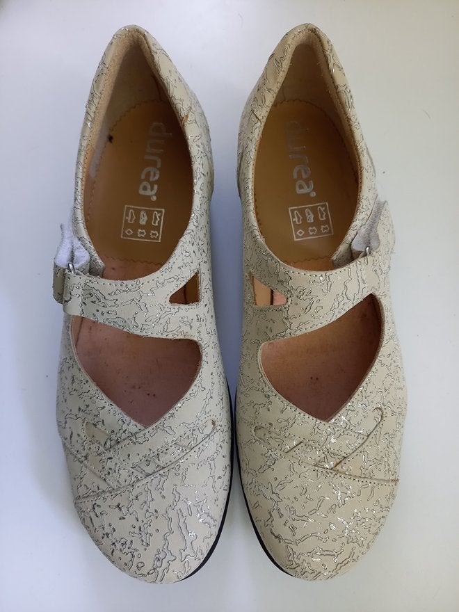 DUREA beige pumps, lage hak, zilver lijnen, maat 38.5, 5,5, Kleding | Dames, Schoenen, Durea, Schoenen met lage hakken, Verzenden