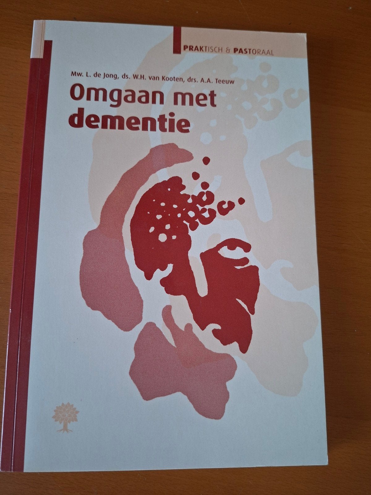 Omgaan met dementie - Praktisch & Pastoraal, Ophalen of Verzenden, Gelezen, Ziekte en Allergie, Mw. L. de Jong, ds. W.H. van Kooten, drs. A.A. Teeuw