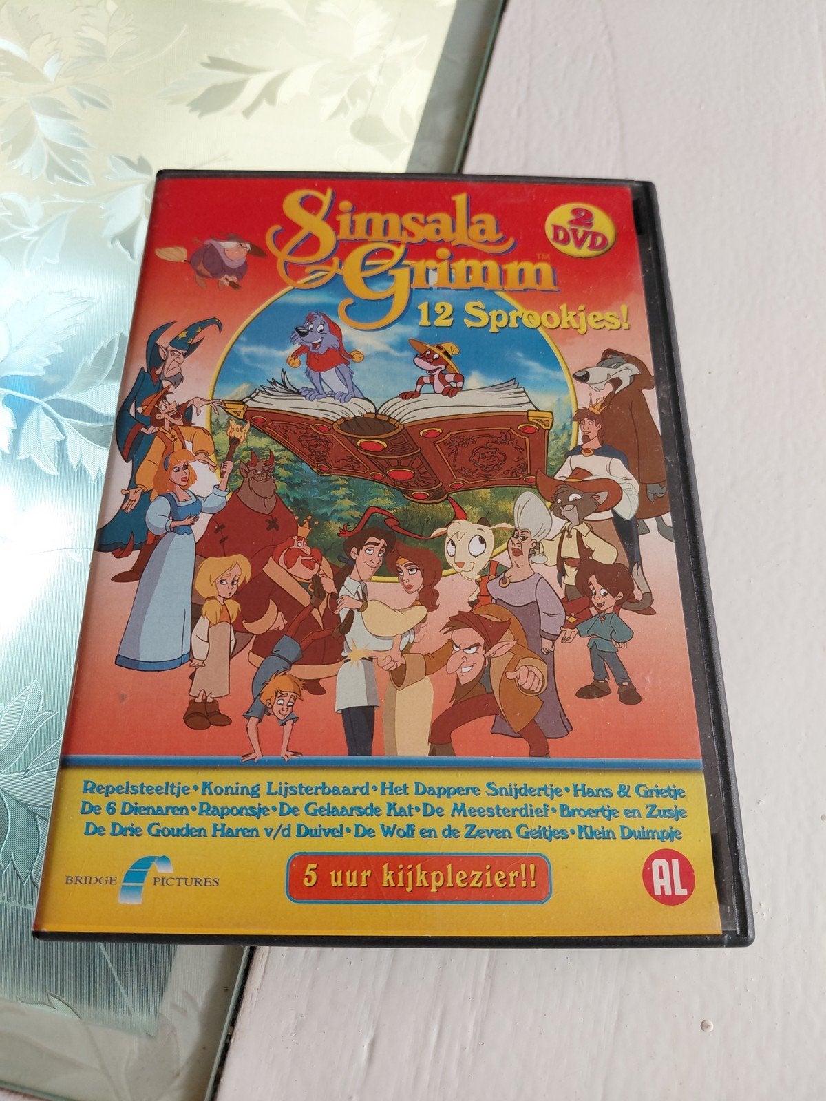 Simsala Grimm (2DVD) 12 sprookjes box. 5 uur kijkplezier!, Cd's en Dvd's, Europees, Gebruikt, Tekenfilm, Ophalen of Verzenden