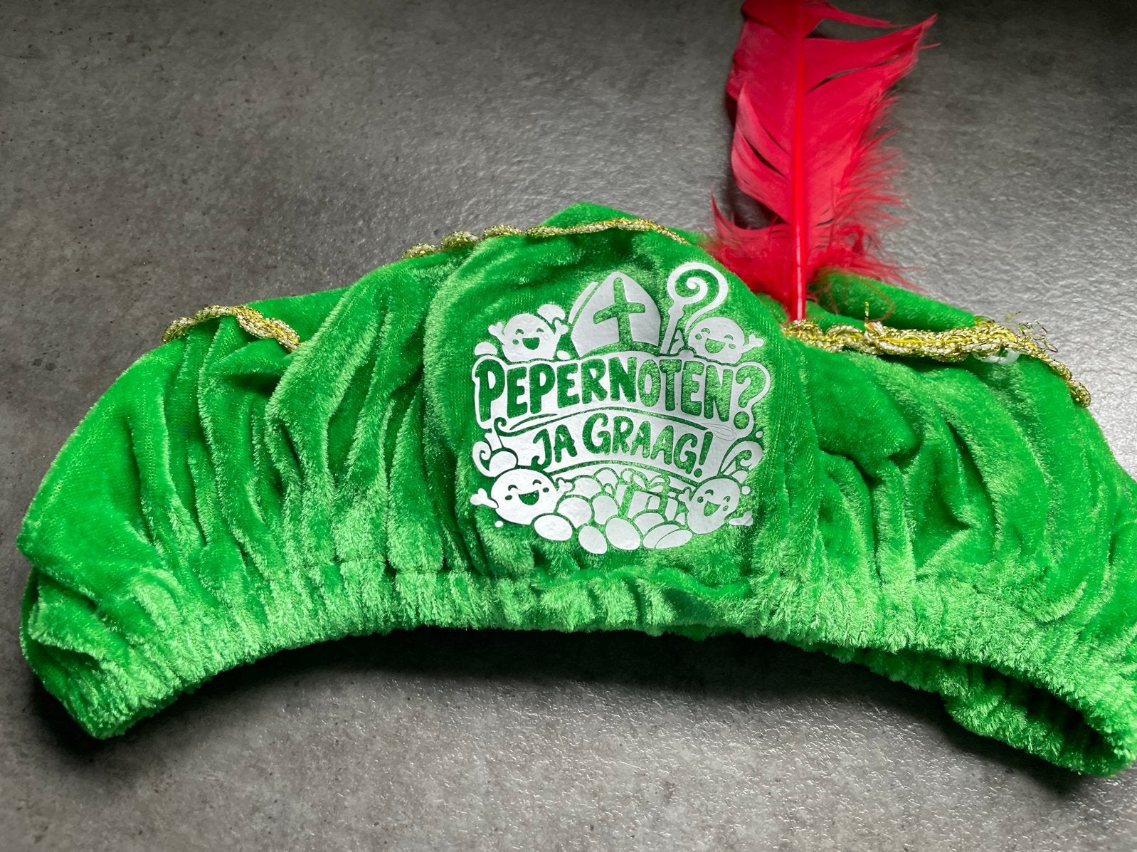 Sinterklaas Pietenmuts met tekst en veer, Ophalen of Verzenden, Gebruikt, 170 of groter, Jongen of Meisje