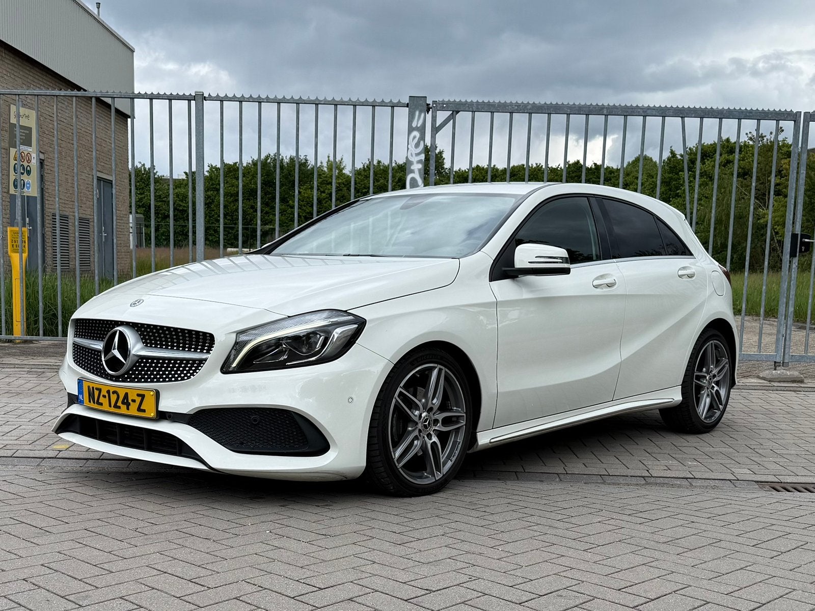 Mercedes-Benz A-klasse 180 Business Solution AMG, Nieuwe APK, Auto's, Mercedes-Benz, 1200 kg, 19 km/l, Particulier, 695 kg