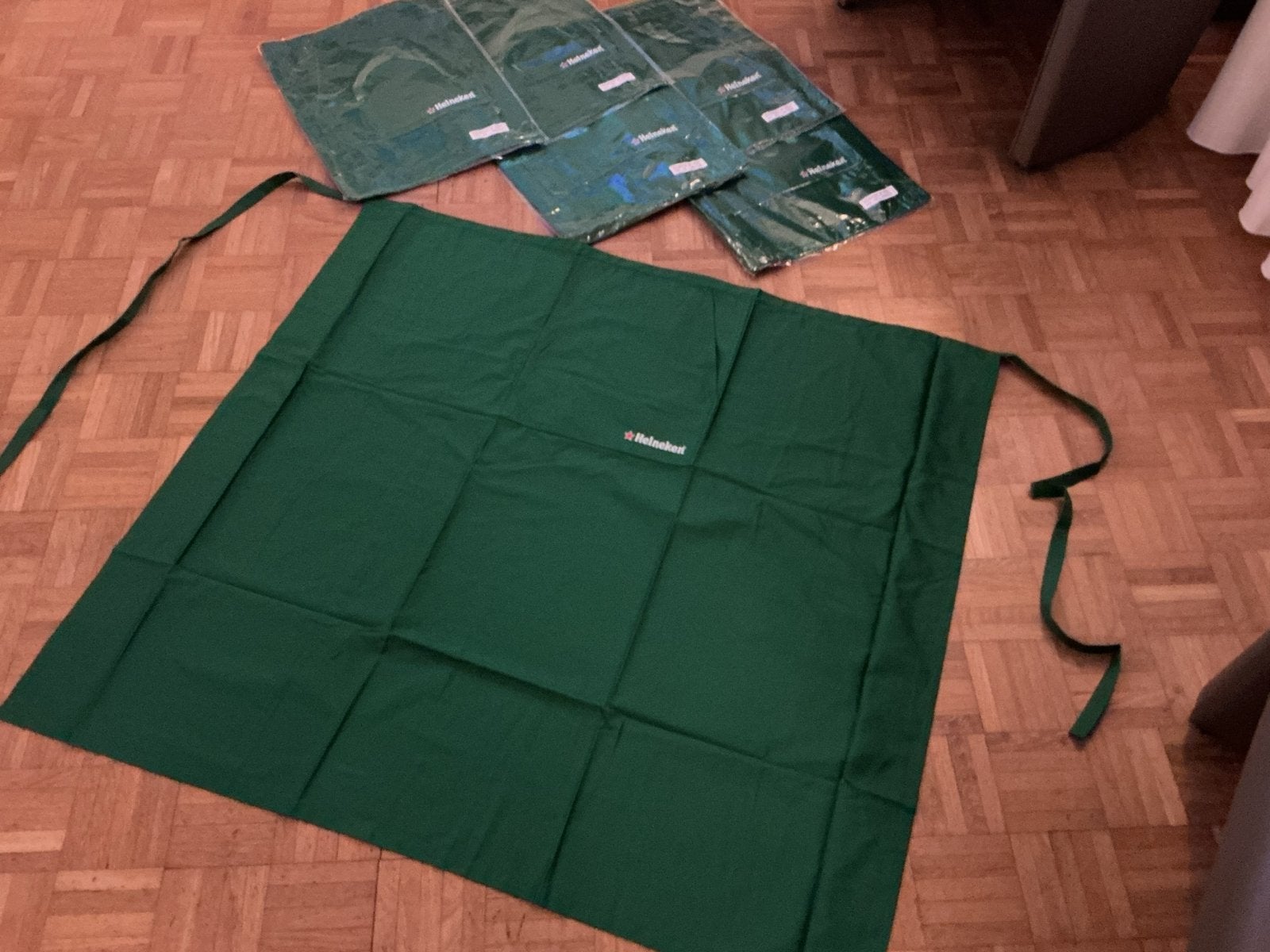 Nieuwe lange Heineken schort / sloof (meerdere), Ophalen of Verzenden, Nieuw, Groen, Overige merken