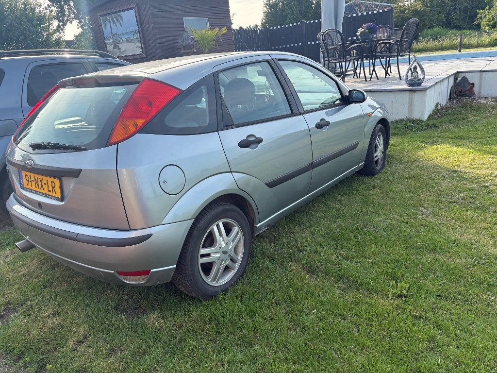 Ford Focus 1.6 I Ambiente Automaat 2004 Grijs, Auto's, Ford, Particulier, Focus, Airconditioning, Centrale vergrendeling, Lichtmetalen velgen