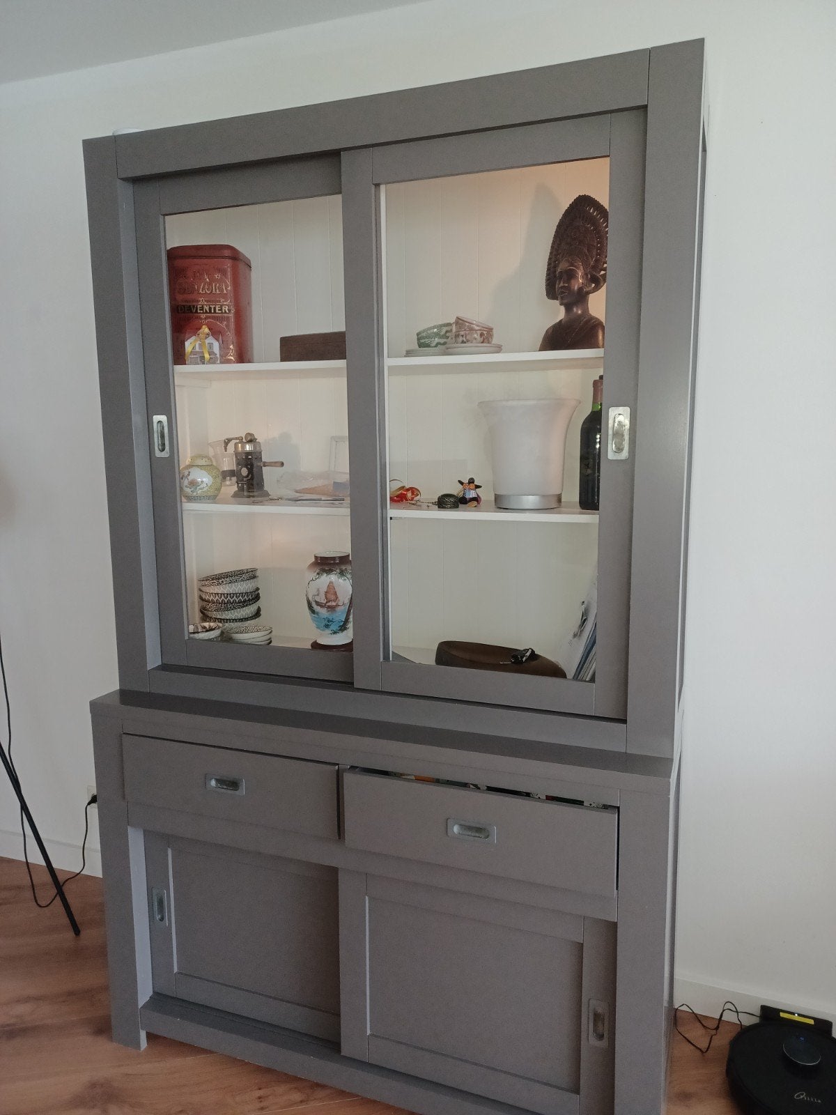 Buffetkast in grijze taupe kleur met verlichting, Ophalen, 200 cm of meer, Zo goed als nieuw, 25 tot 50 cm