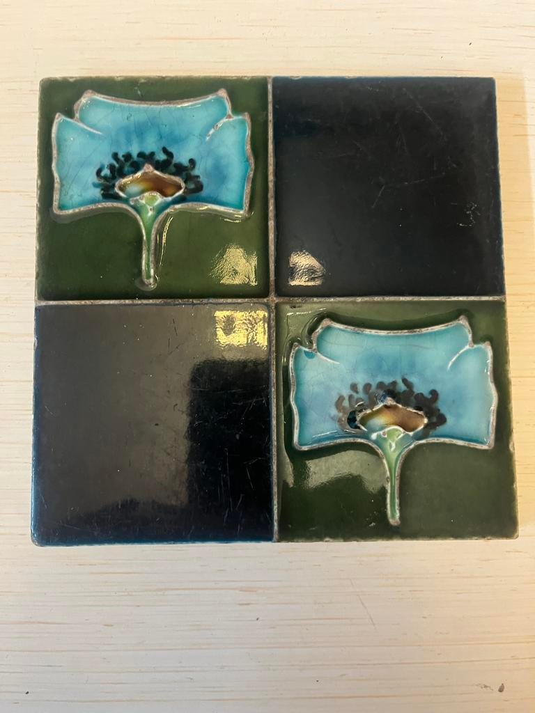 Tegel, art nouveau, geglazuurd, bloemmotief, Antiek en Kunst, Ophalen of Verzenden